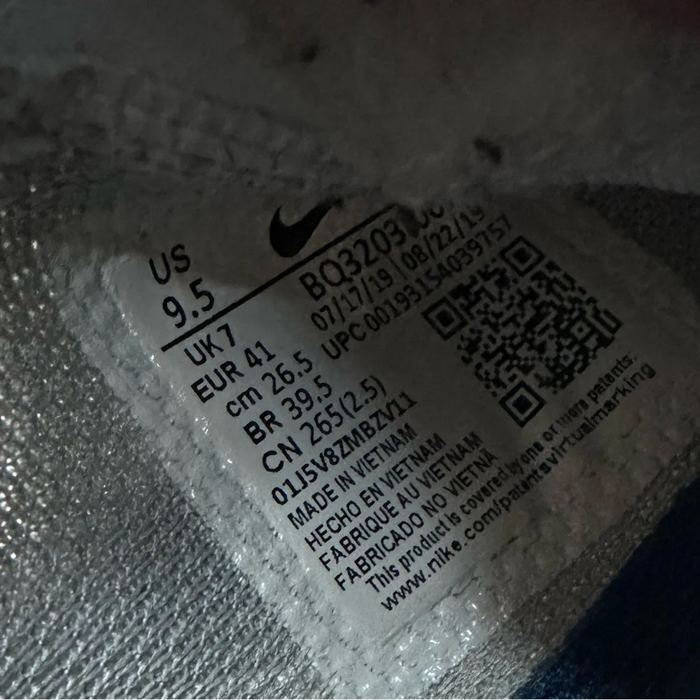 Used Nike women’s White and Blue Athletic Shoes
